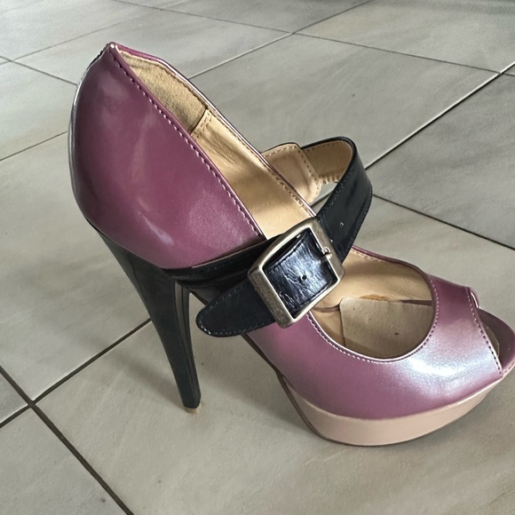Steve Madden Metallic Purple/Lavender color Heels • Mary Jane Platform • Size 7 - Picture 4 of 4